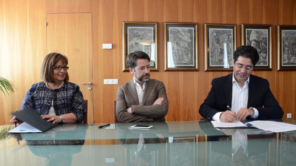 El Palacio Insular acogió la firma del convenio entre la presidenta del IASS y el alcalde de Guía de Isora, en presencia del presidente del Cabildo. DA