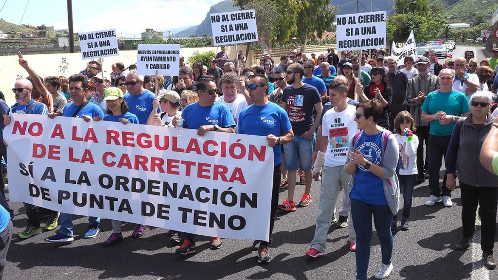 Detalles de la manifestación de este domingo en Buenavista del Norte en rechazo a las medidas adoptadas en torno al espacio natural de Punta de Teno. Sergio Méndez