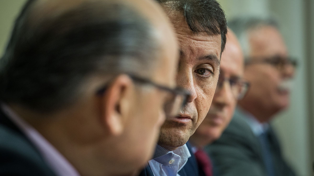 José Manuel Bermúdez observa a José Miguel Barragán; detrás, Cesáreo Rodríguez y Joaquín García. Andrés Gutiérrez
