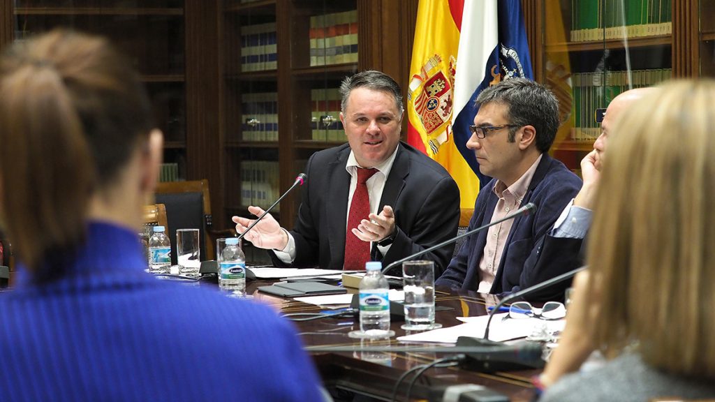 El presidente del Consejo Rector de RTVC, Santiago Negrín, en la comisión parlamentaria de control. Sergio Méndez