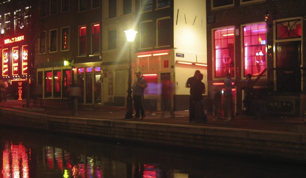 Barrio Rojo de Ámsterdam. WIKIPEDIA