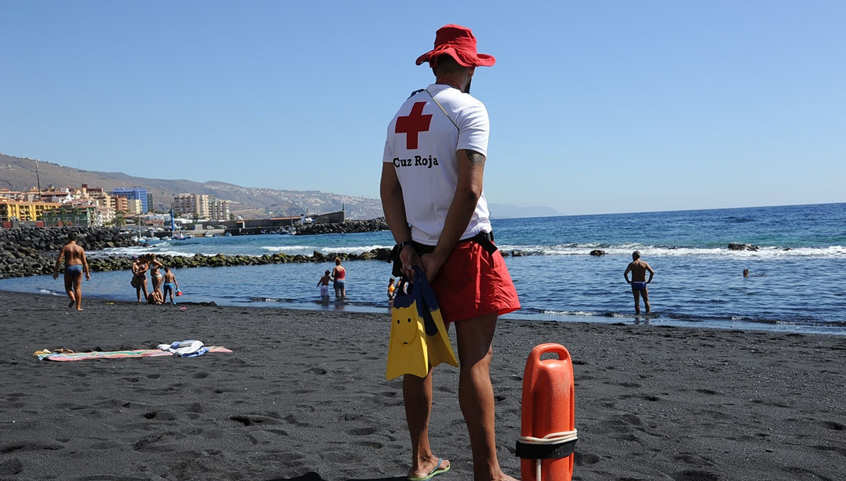 Cruz Roja prestará asistencia en diez playas de la provincia tinerfeña. EUROPA PRESS