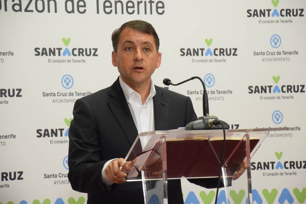 José Manuel Bermúdez, durante una comparecencia pública en el Ayuntamiento de Santa Cruz. DA 