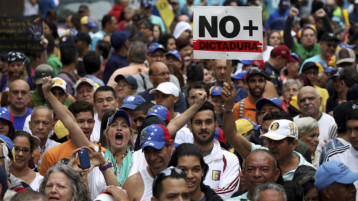 Manifestantes contra el Gobierno de Nicolás Maduro. REUTERS/Carlos Garcia