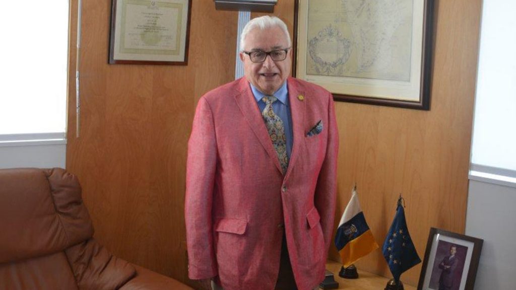 Alfonso Chiscano, en la sede de la Autoridad Portuaria, durante su visita a Santa Cruz de Tenerife. DA