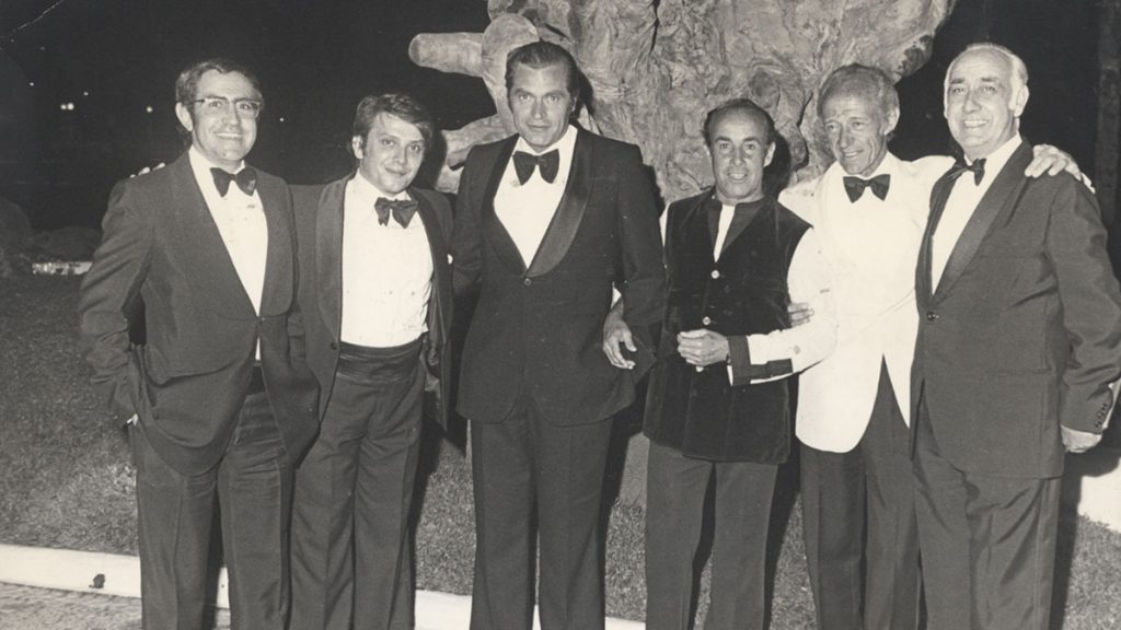 De izquierda a derecha: José Luis Olcina, Manuel Iglesias, Juan Alfredo Amigó, César Manrique, Luis Díaz de Losada y Manuel Florián de Tomás Ibáñez, en la inauguración del Lago Martiánez. DA