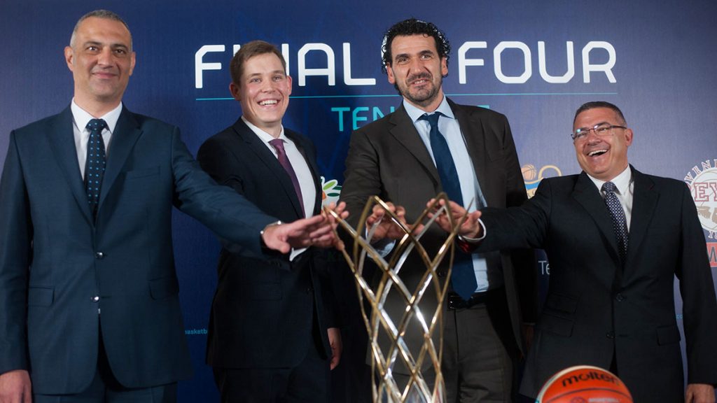 Los representantes de los cuatro clubes, Turgay Çataloluk, Oleksiy Yefimov, Mauro Sartori y Félix Hernández, tras el sorteo. Fran Pallero