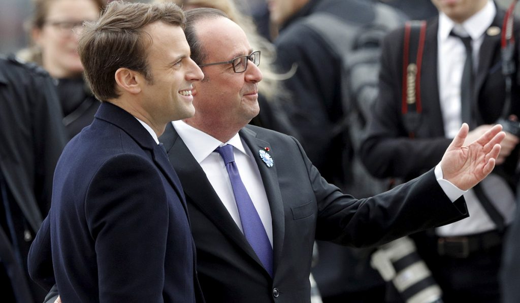 Emmanuel Macron y el actual mandatario, François Hollande. REUTERS/Philippe Wojazer