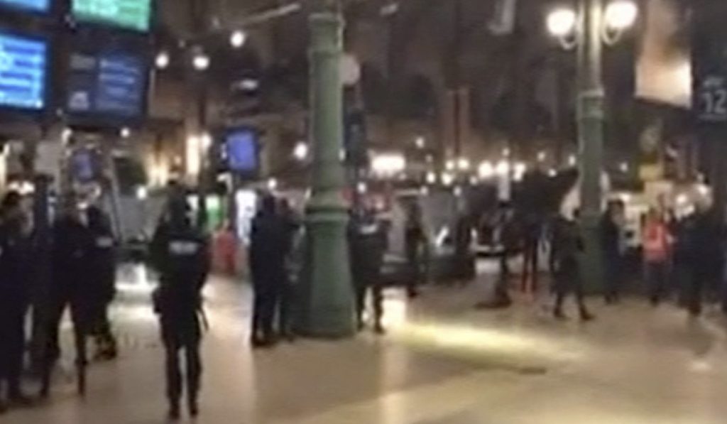 Desalojo de la Policía de París en la parisina Gare du Nord (Estación del Norte). REUTERS