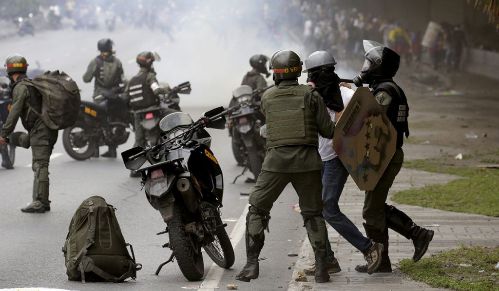 Disturbios en manifestaciones opositoras en Caracas. REUTERS/Marco Bello