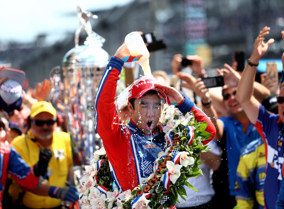Momentos de la celebración de Sato y su equipo de la victoria en las 500 millas de Indianápolis | Mark J. Rebilas-USA TODAY Sport