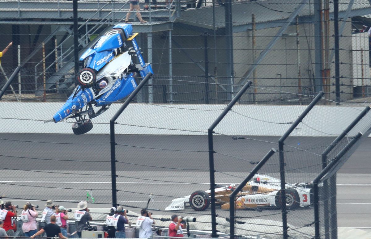 Imagen del accidente de Scott Dixon y Jay Howard durante las 500 Millas de Indianápolis | Mark J. Rebilas-USA TODAY Sports