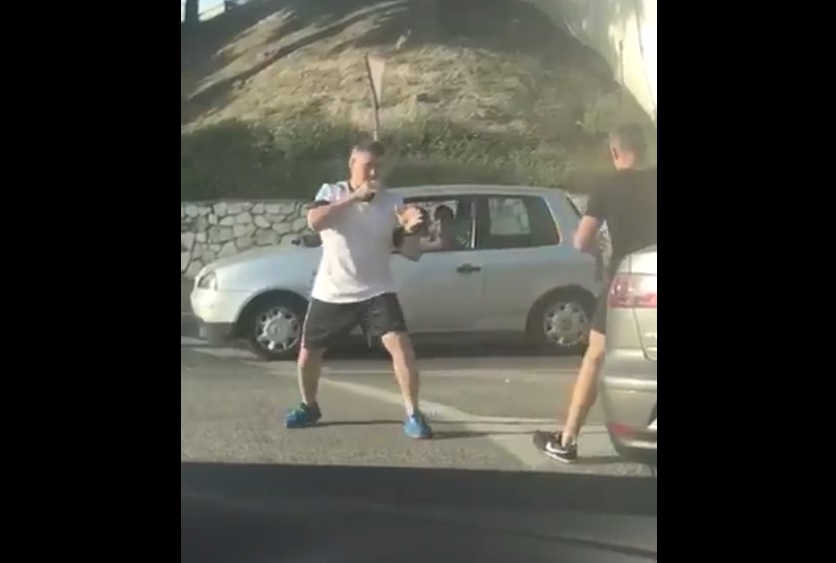 Dos conductores se pelean en Mijas, Málaga, al estilo Mortal Kombat | TWITTER