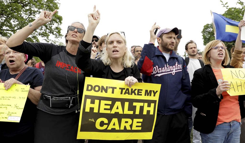 Protestas en EEUU por la ley que sustituirá a la reforma sanitaria impulsada Obama. REUTERS/Kevin Lamarque