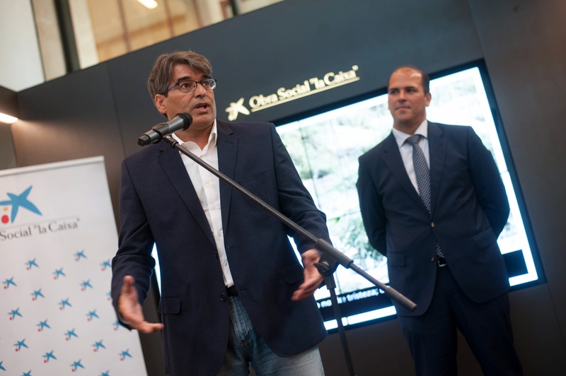 Juan Ramón Marcelino, presidente de la Federación Canaria de Lucha Canaria; y Manuel Afonso, director territorial de CaixaBank en Canarias