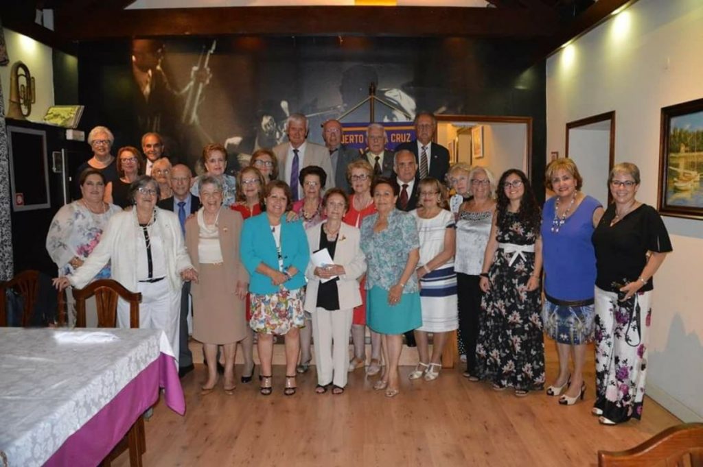 Parte de la gran familia del Club de Leones del Puerto de la Cruz, que este año celebra su 50 aniversario. DA