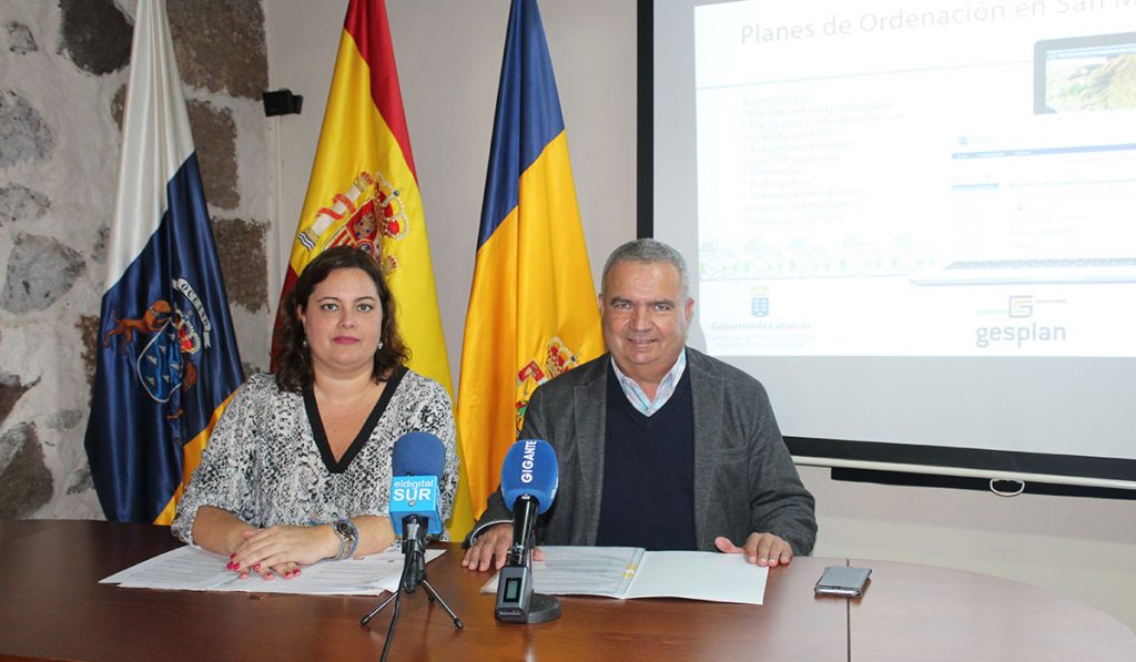Arturo González y Beatriz Calzada dieron cuenta de los detalles del PGO aprobado inicialmente. DA