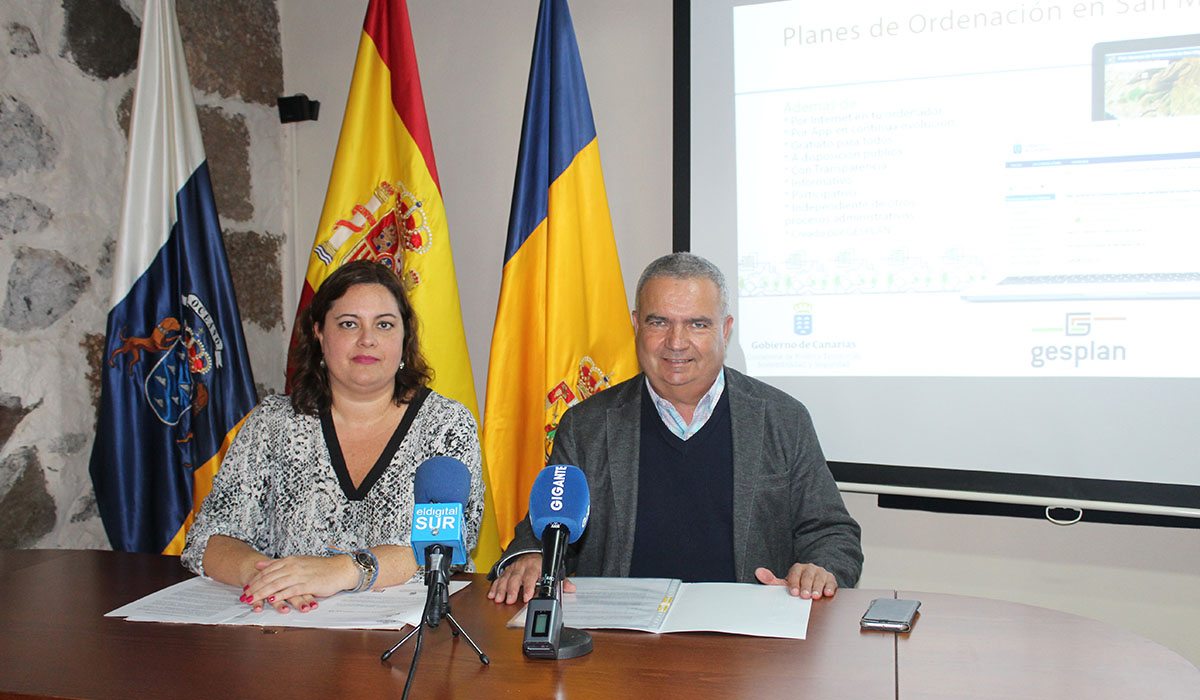 Arturo González y Beatriz Calzada dieron cuenta de los detalles del PGO aprobado inicialmente. DA