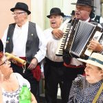 Pasadas las once de la noche, la mayoría de las 700 mesas que componían el Baile de Magos, ya lucían completas en el entorno privilegiado de la calle de La Noria. Reportaje gráfico: Sergio Méndez