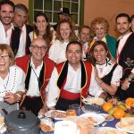 Pasadas las once de la noche, la mayoría de las 700 mesas que componían el Baile de Magos, ya lucían completas en el entorno privilegiado de la calle de La Noria. Reportaje gráfico: Sergio Méndez