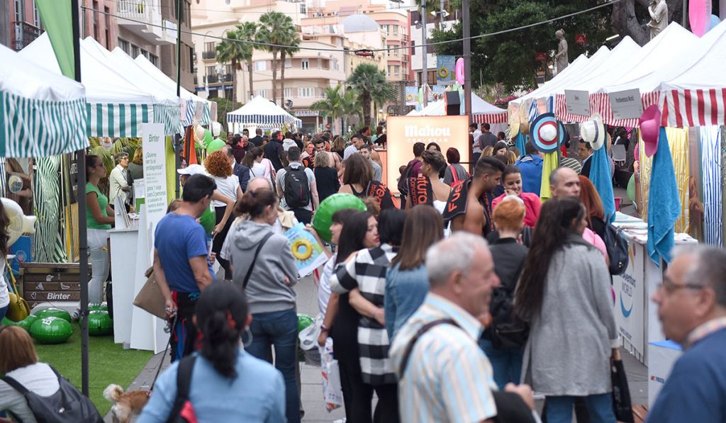 La inauguración de la Feria de Viajes de El Corte Inglés tuvo lugar en la tarde de ayer, congregando a numeroso público. Fran Pallero
