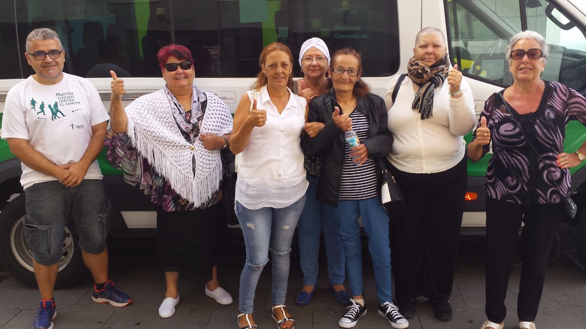 De izquierda a derecha: Eufemia Chinea, Benita Díaz, Lucía Amparo, Ana Díaz, Candelaria Alegría y María Sampedro, tras llegar al Hospital de La Candelaria. J. C. M.