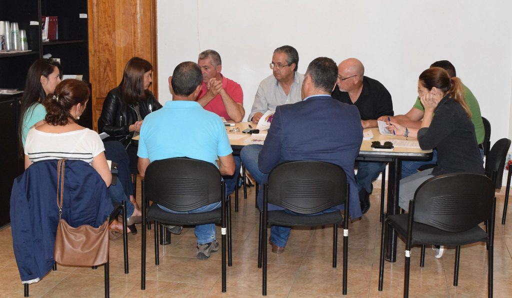 Imagen de un momento de la primera reunión para retomar el reglamento. DA