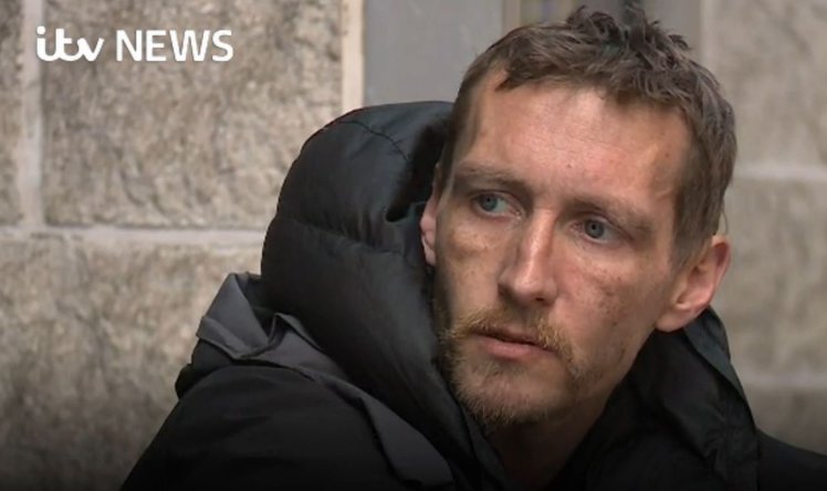 Stephen Jones, el sin hogar considerado héroe por su acción en el atentado de Manchester | ITV