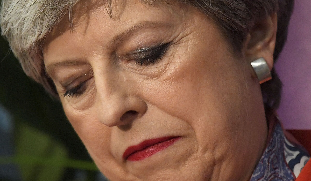 Theresa May esperando por los resultados de las votaciones. REUTERS/Toby Melville