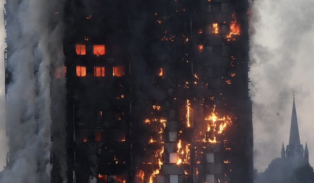 Incendio en la torre de viviendas Grenfell. REUTERS/Toby Melville