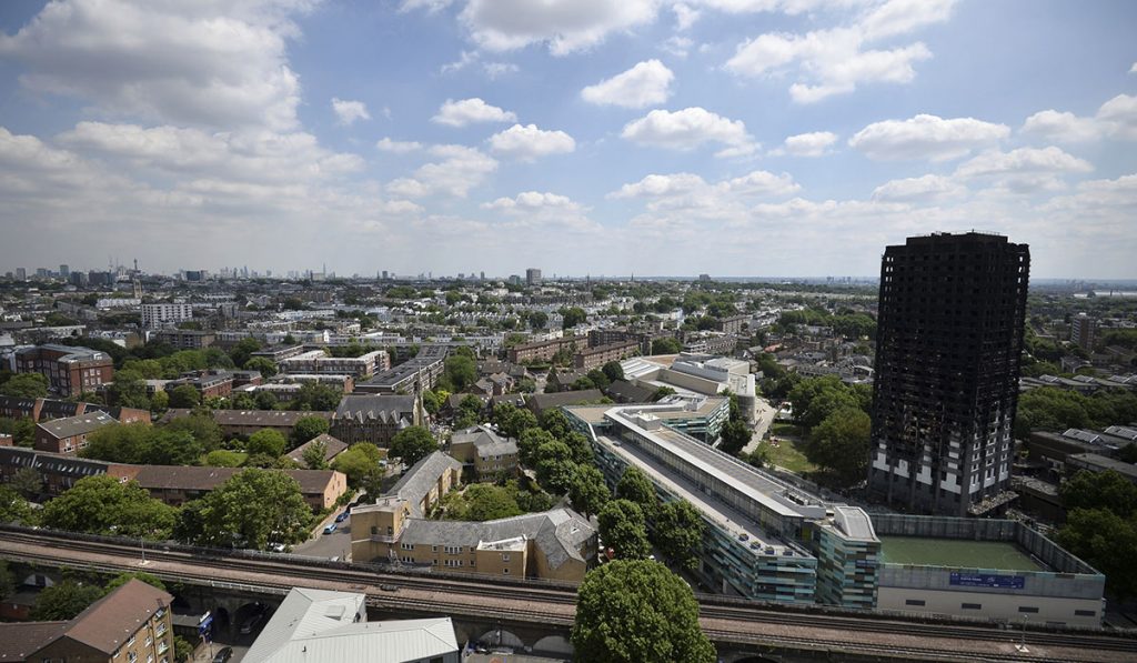 Posibilidad de un derrumbe de la torre Grenfell. REUTERS/Hannah McKay