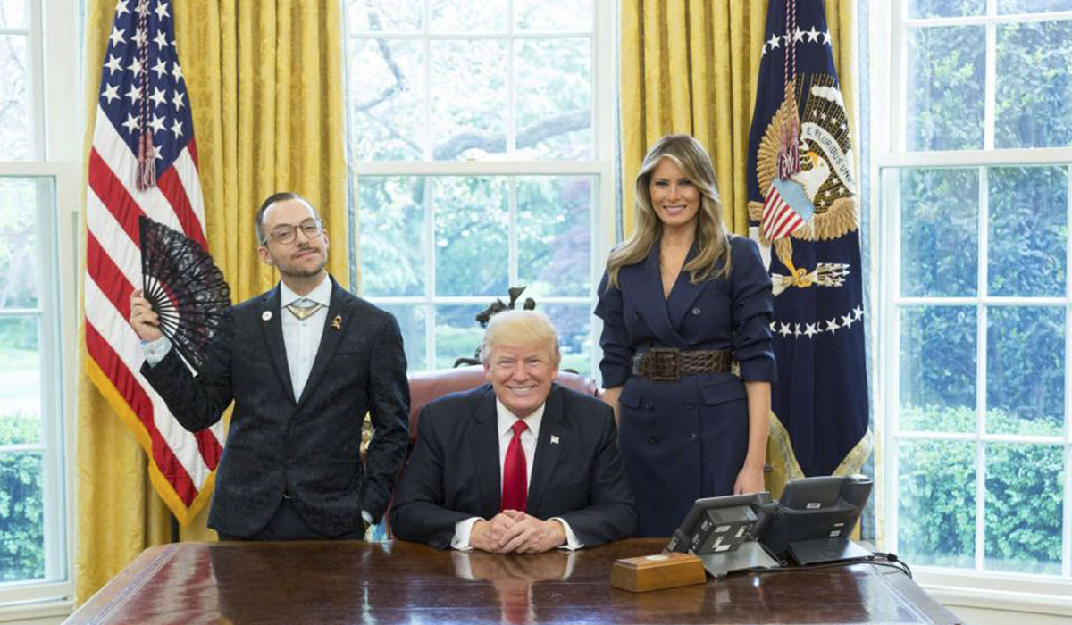 El profesor junto a Trump y su mujer en la Casa Blanca. Facebook