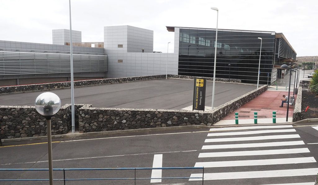 En este espacio se construirá un nuevo edificio para unir la terminal principal con la T-2 (al fondo). Sergio Méndez