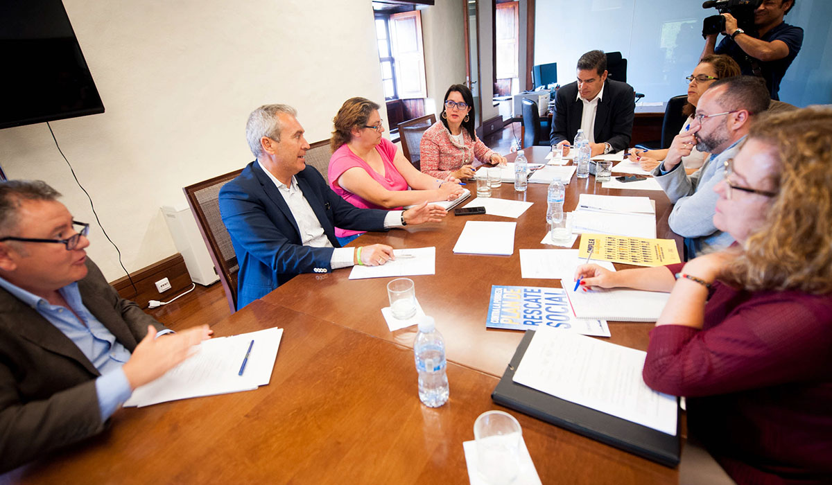 Un momento de la reunión de ayer de los concejales de Servicios Sociales de las cuatro grandes ciudades de Canarias. Fran Pallero