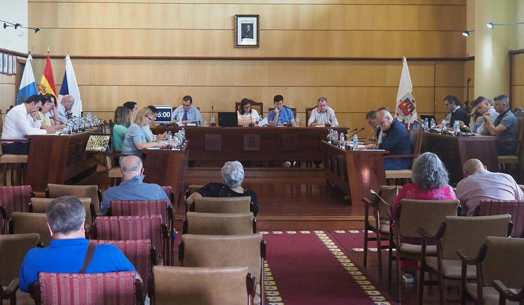 Un instante de la sesión plenaria que ayer celebró la Corporación municipal de Candelaria. Sergio Méndez