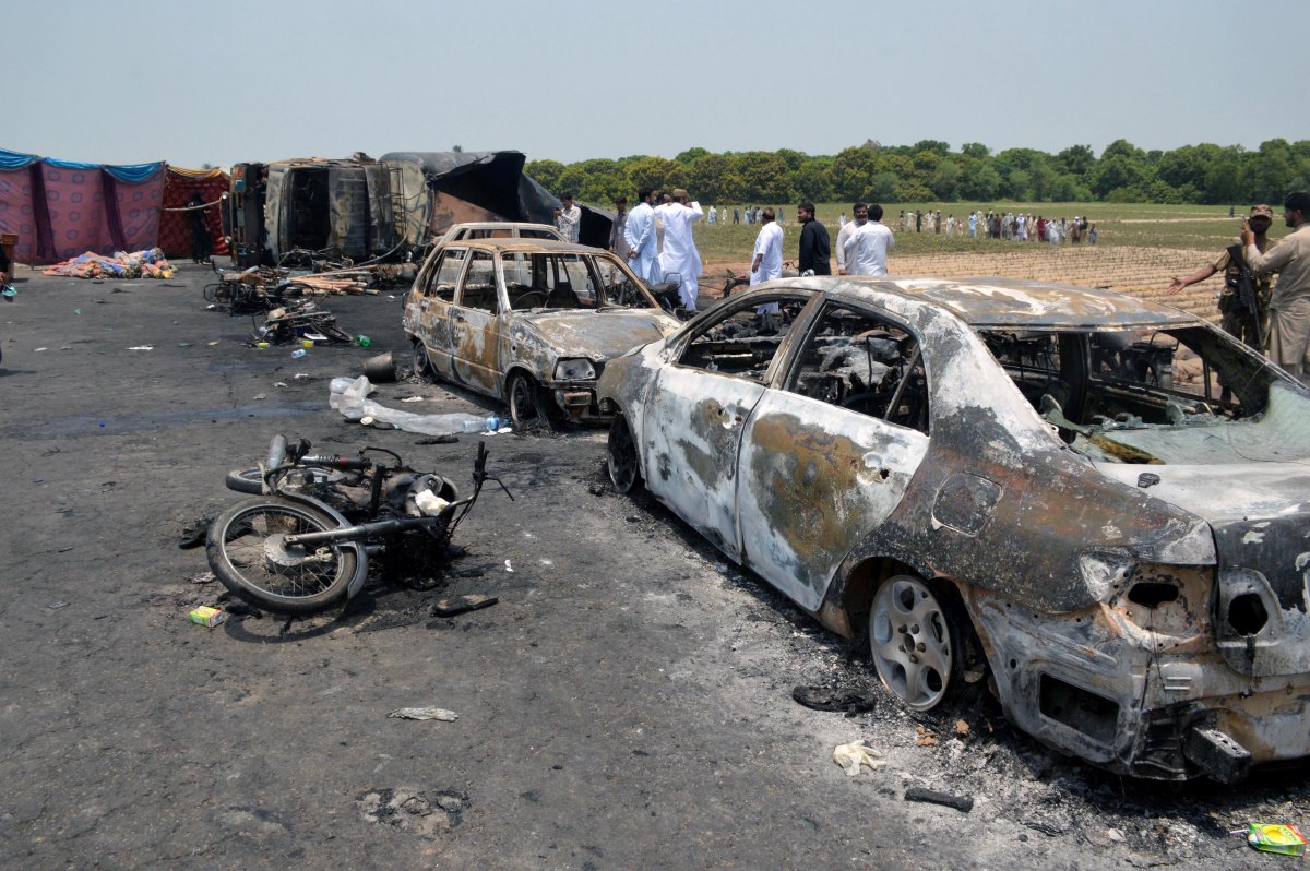 PAKISTAN INCENDIO CAMIÓN