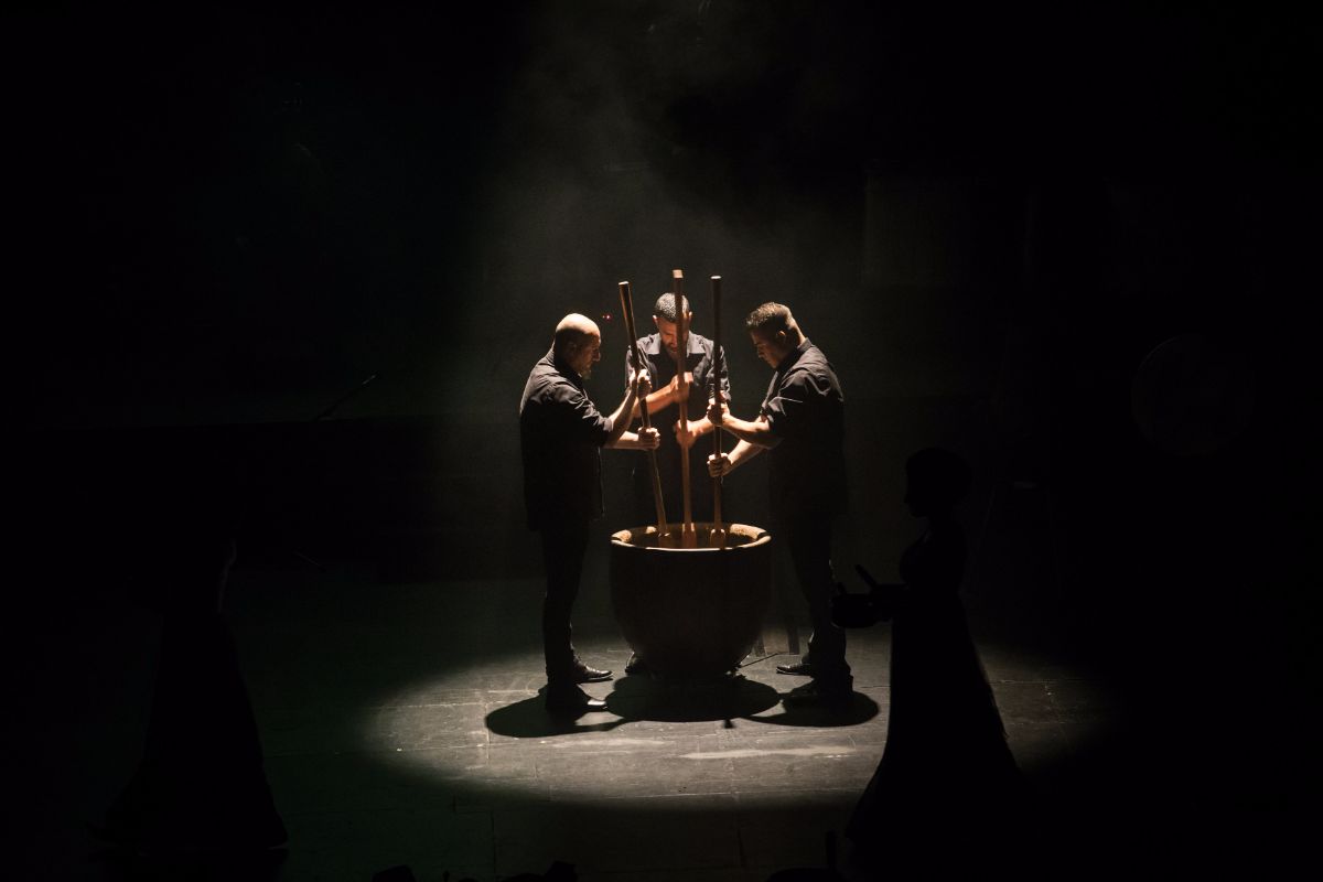 Canto al trabajo, el espectáculo de Pieles, se encendió ayer, a las 20:00 horas, en el Auditorio | FOTO: Andrés Gutiérrez