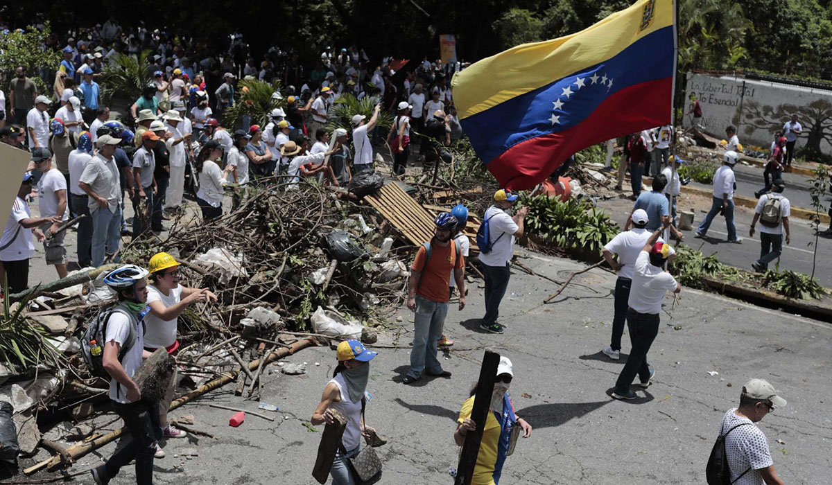Barricada en una de las avenidas de la capital. EL ESPAÑOL