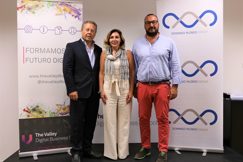 Oliver Alonso, CEO Domingo Alonso Group; Arantxa Sasiambarrena, CEO & Founder The Valley e Isaac Hernández