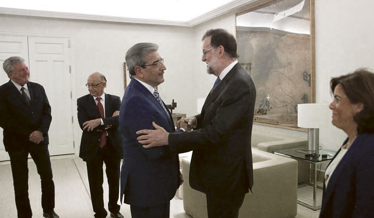 Román Rodríguez y Rajoy, en el día de la firma de su acuerdo en La Moncloa. DA