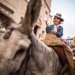 Los más pequeños, y también los adultos, expresaban su sorpresa al ver los animales en medio de la ciudad. Andrés Gutiérrez
