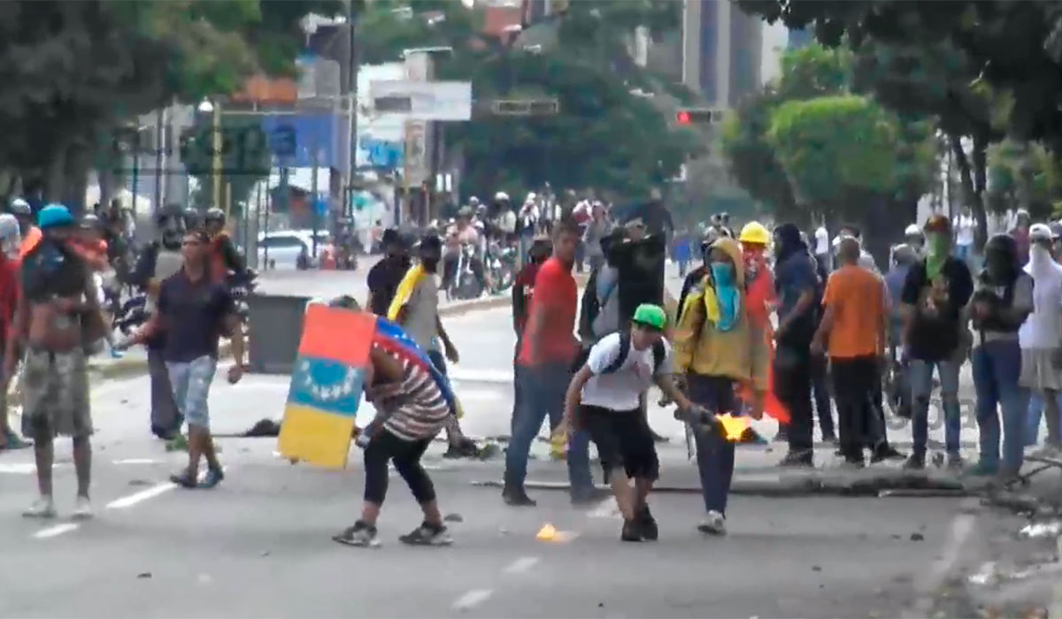 Van cinco muertos durante el 'paro cívico' en Venezuela