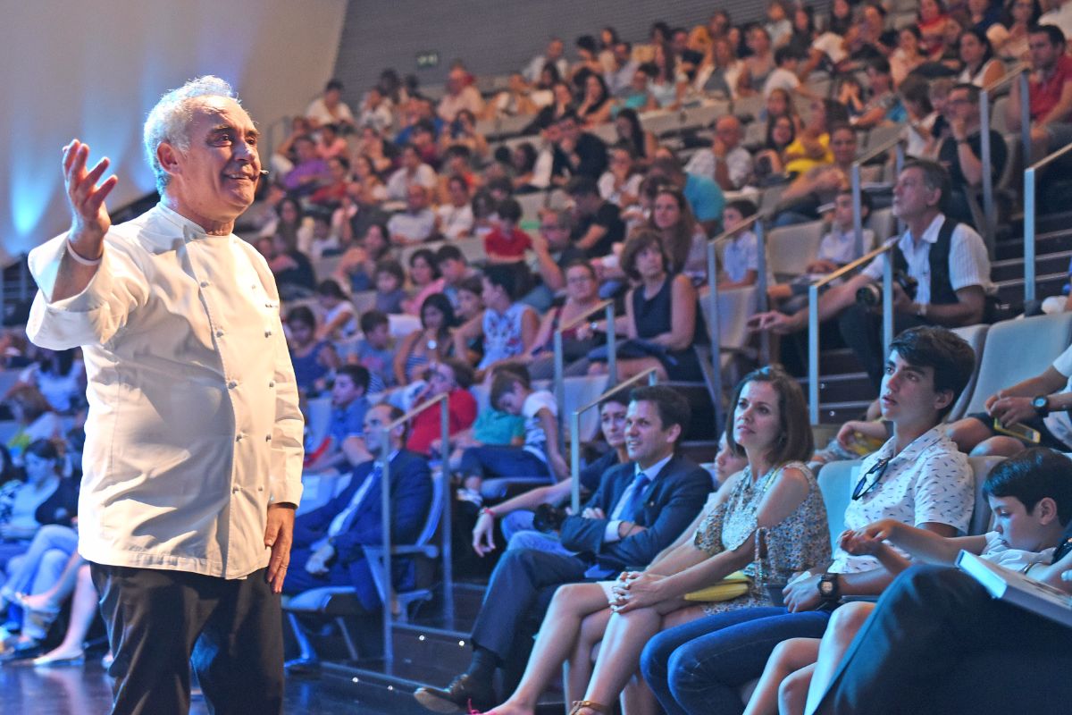 Ferran Adrià presentó la guía para emprendedores ante un auditorio de 400 empresarios | FOTO: SERGIO MÉNDEZ