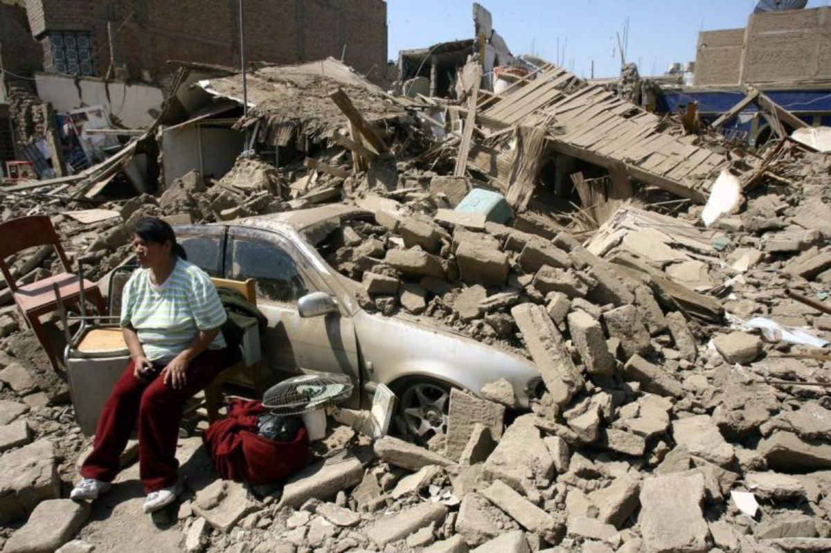 El terremoto de 2007 en Perú produjo 595 muertos, 2.291 heridos, 76.000 viviendas destruidas y 431.000 damnificados. DA