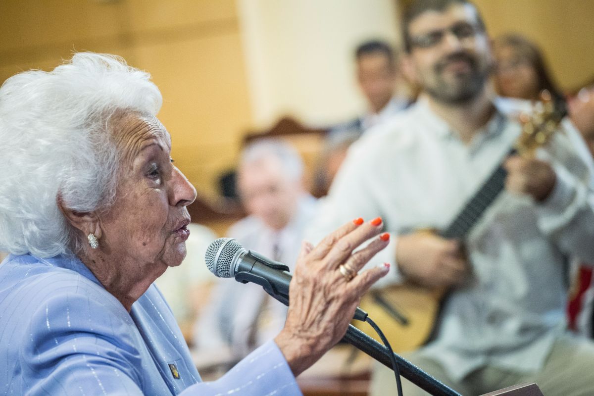 María Mérida, artista herreña de 92 años, leyó el pregón de las fiestas de la Patrona de Canarias en el Ayuntamiento de Candelaria | Andrés Gutiérrez