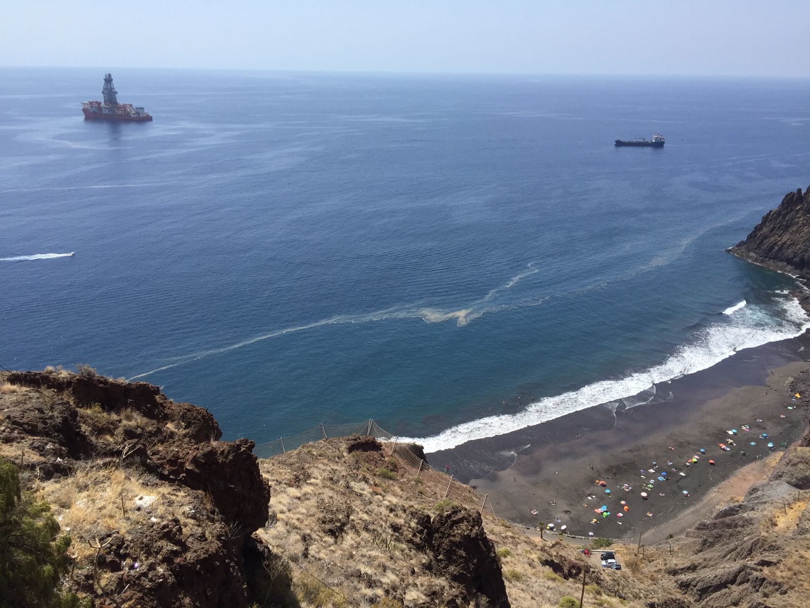 Las microalgas cercan la playa de Las Gaviotas | DA