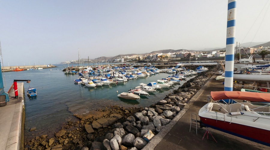 Un joven herido grave al golpearse con la hélice de un barco en Gran Canaria