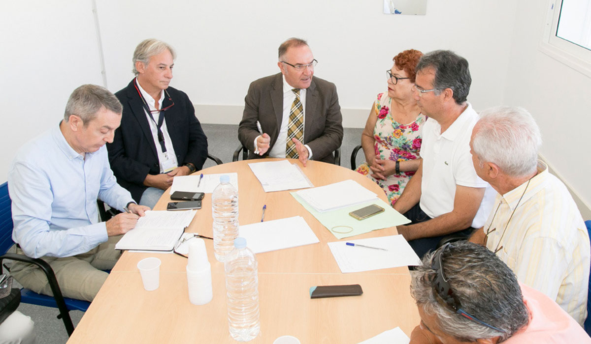La reunión de la Plataforma con el consejero de Sanidad se celebró ayer en las instalaciones de El Mojón. DA
