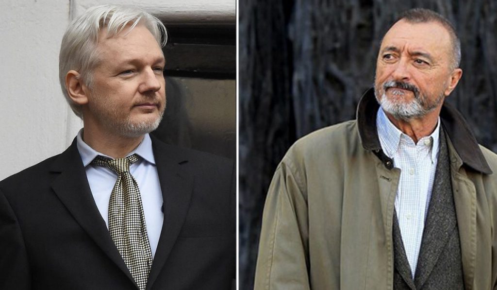 Julian Assange y Arturo Pérez-Reverte. DA