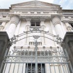 El proyecto de restauración del Templo Masónico, uno de los edificios más singulares de Santa Cruz de Tenerife, vuelve a sufrir un nuevo retraso con esta medida. Fran Pallero